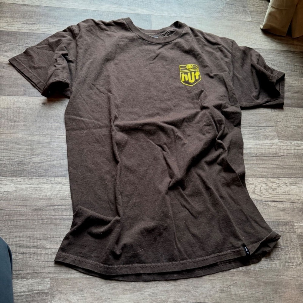 HUF Worldwide Mens Brown Graphic T-Shirt Yellow Crest Logo Size M Short Sleeve